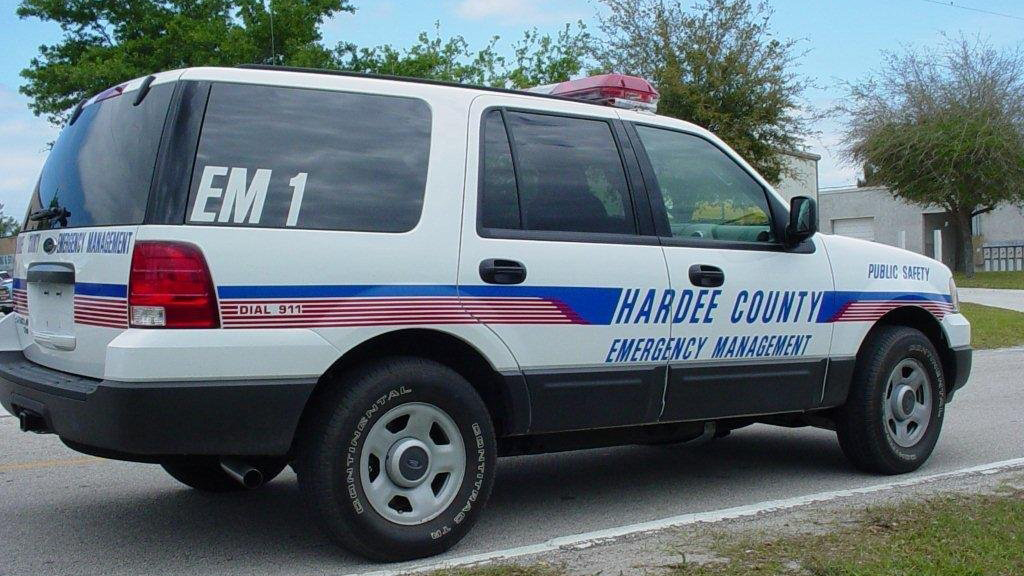 hardee county white car with red ang blue line design