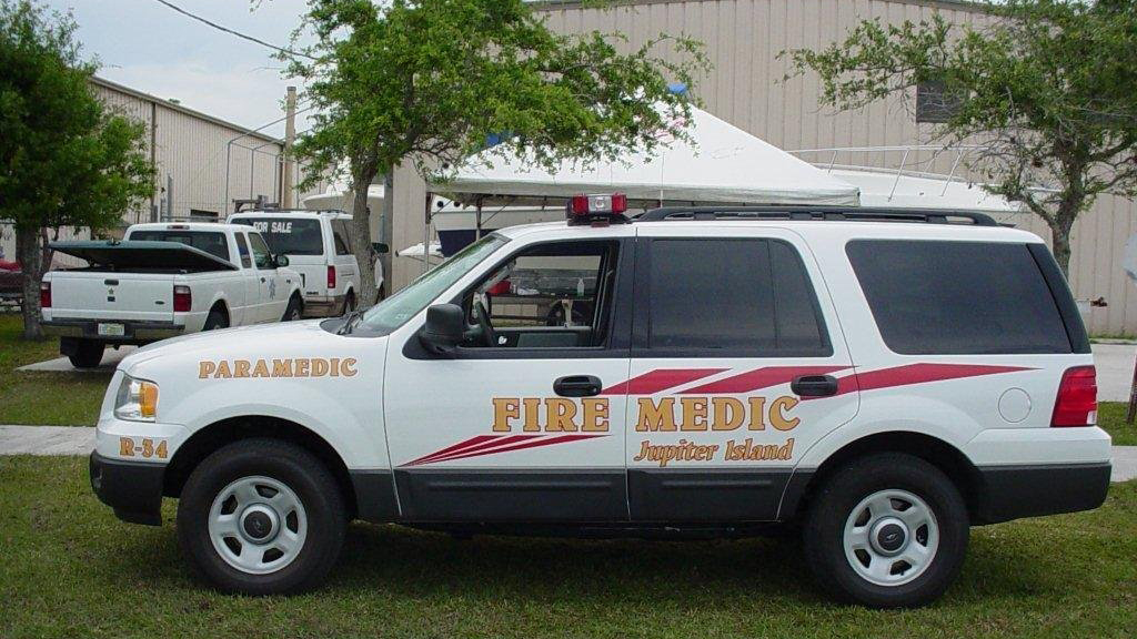 jupiter fire medic white car with red line design