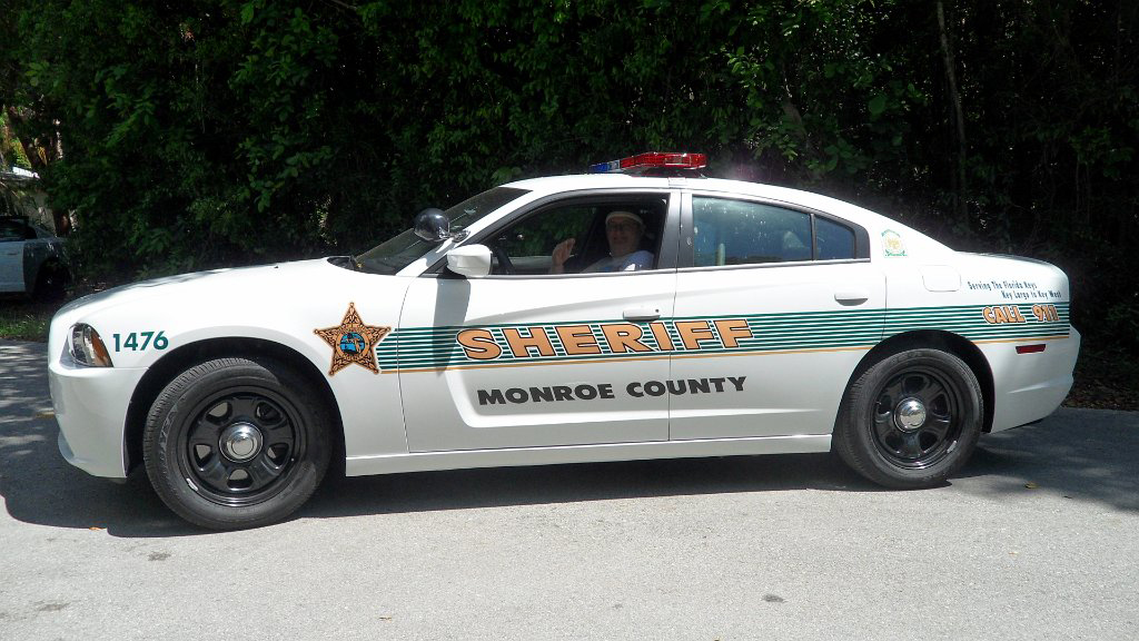 white sheriff car with yellow and green font color design