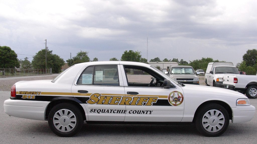 sequatchie sheriff white car with yellow and black line design